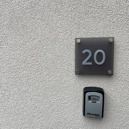 Robert 20 Brussels-charleroi-airport 別荘